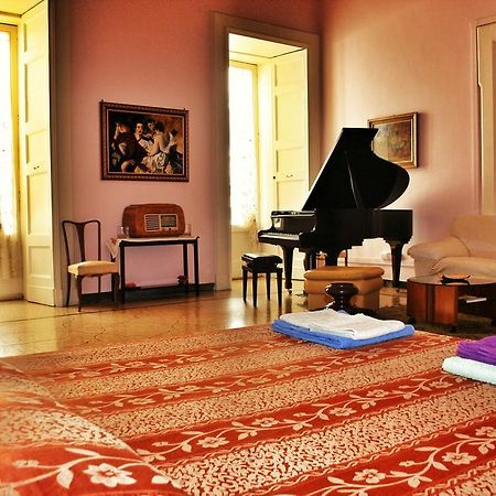לצ'ה Palazzo Belli B&B חדר תמונה