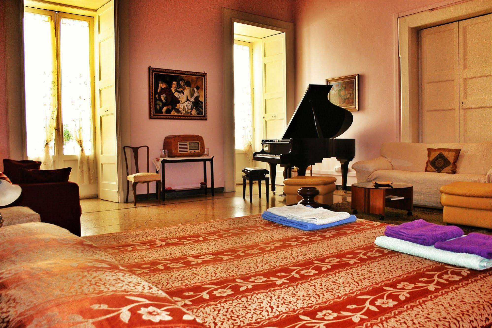 לצ'ה Palazzo Belli B&B מראה חיצוני תמונה
